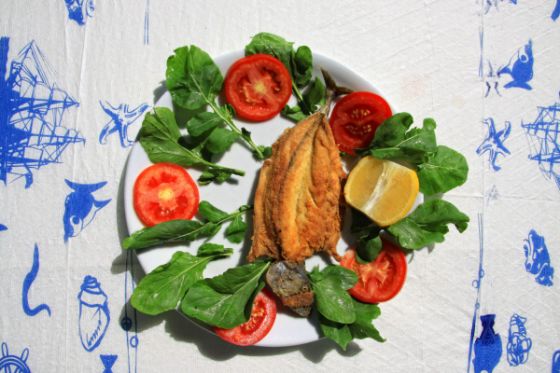 Kızarmış hamsi tabağı